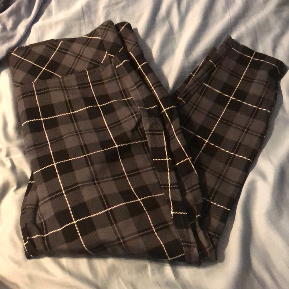 Torrid slim fit pixie pant grey plaid 2S NWT